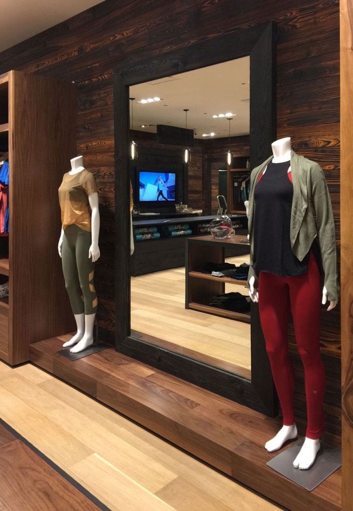 YOGASMOGA-Store-by-Axis-Mundi-Design-Newport-Beach-California-02