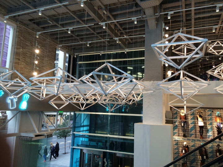 Primark-Gran-Via-Lighting-Feature-by-Unibox-Retail-and-Dalziel-Pow-Madrid-Spain-03