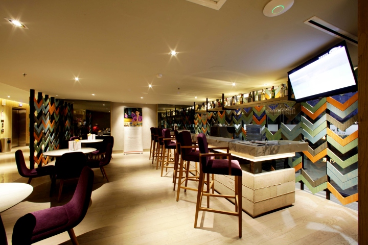 Swiss-Belinn-Hotel-at-Simatupang-by-Metaphor-Interior-Jakarta-Indonesia-02