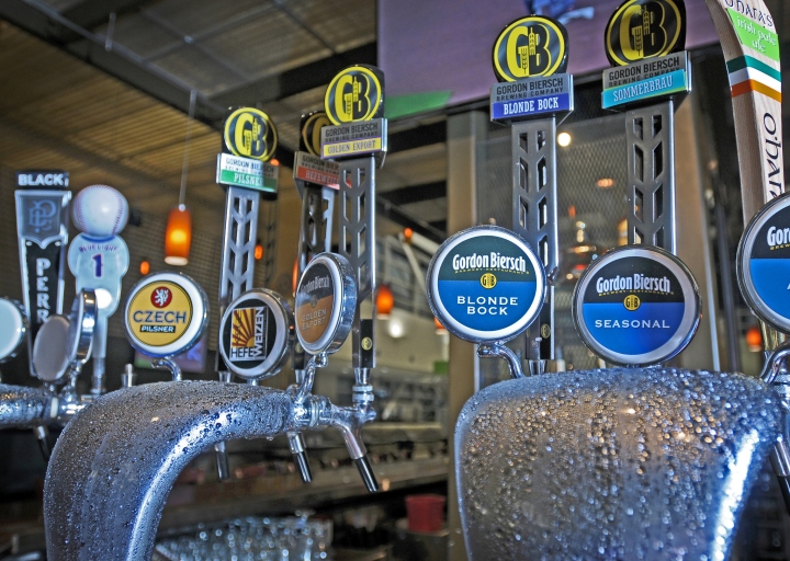 Gordon-Biersch-Brewery-Restaurant-by-Studio-H2G-Detroit-Michigan-06