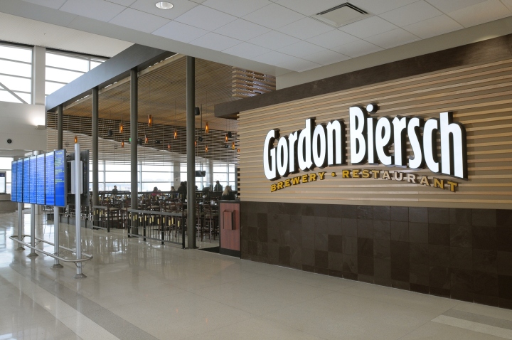 Gordon-Biersch-Brewery-Restaurant-by-Studio-H2G-Detroit-Michigan-09