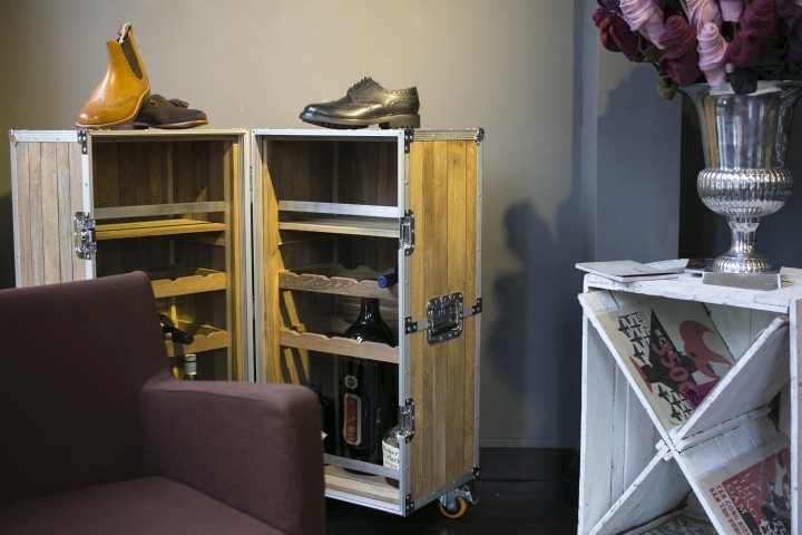 The-Blind-Cobbler-Store-by-Ielo-Design-Singapore-06