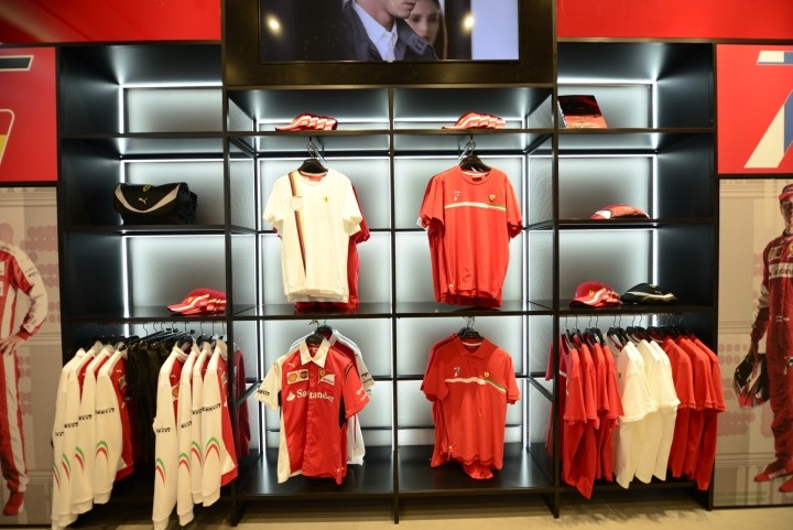Ferrari-Store-by-Massimo-Iosa-Ghini-studio-Umdasch-Shopfitting-Dubai-UAE-02