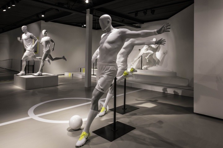 Hans-Boodt-Mannequins-Sport-showroom-Zwijndrecht-Netherlands-08