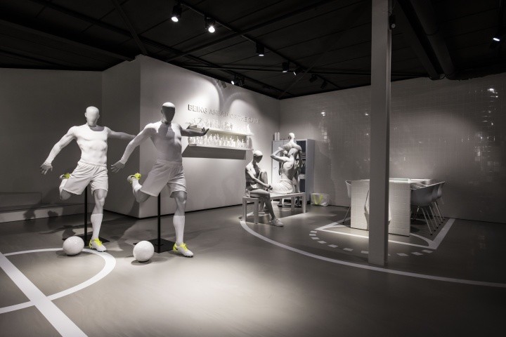 Hans-Boodt-Mannequins-Sport-showroom-Zwijndrecht-Netherlands-13